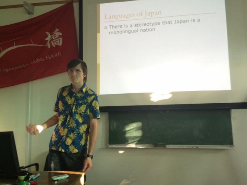 Presentation about Island Languages Day in VMU Japanese culture club "Hashi"