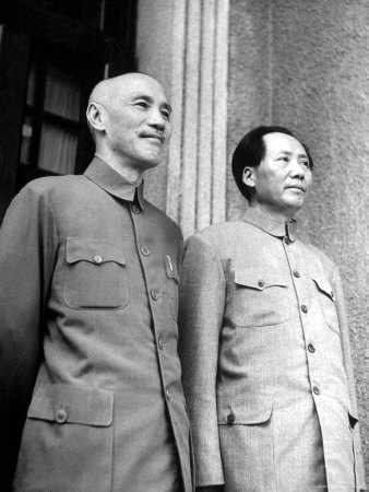 Mao Zedong (on the right) and Chiang Kai-shek (on the left).